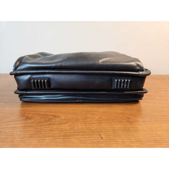 Targus Black Faux Leather 18X15X6 Travel Laptop Bag ~ No Strap - Picture 4 of 16